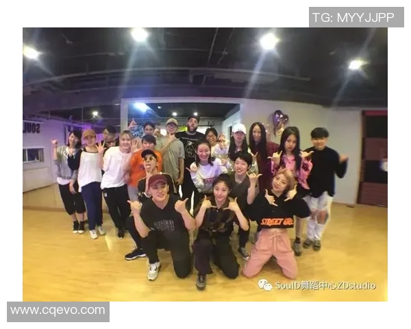 重庆街舞队的默契配合与团队精神探讨